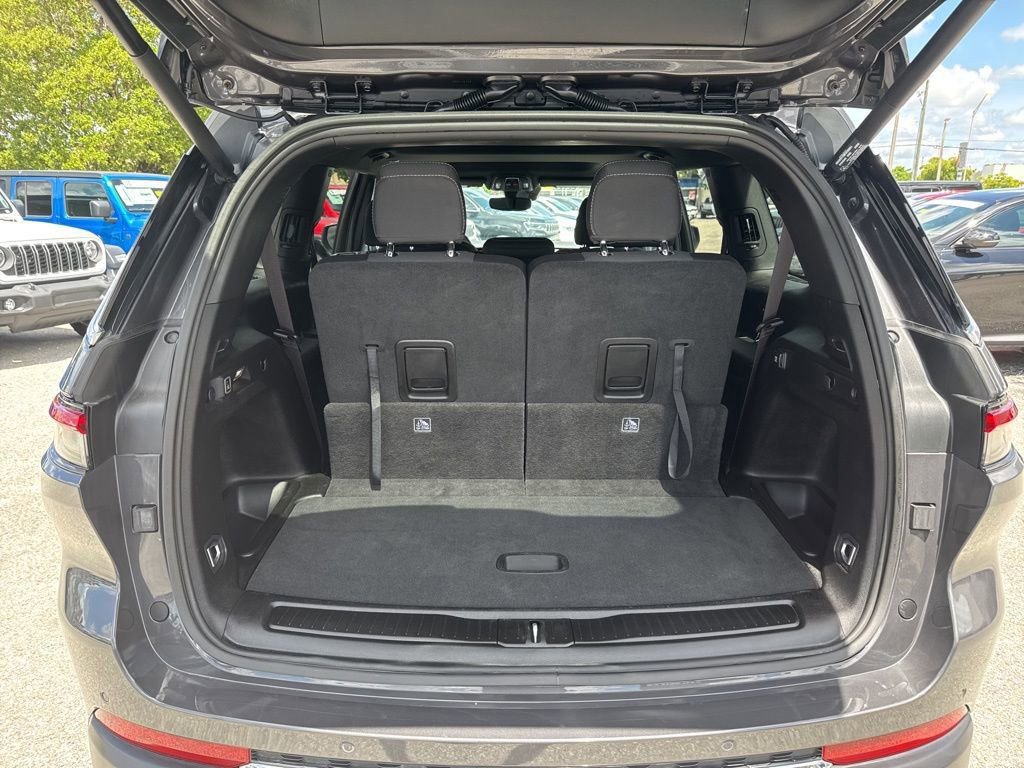 Certified 2024 Jeep Grand Cherokee L Laredo w/ Luxury Tech Group I image 17