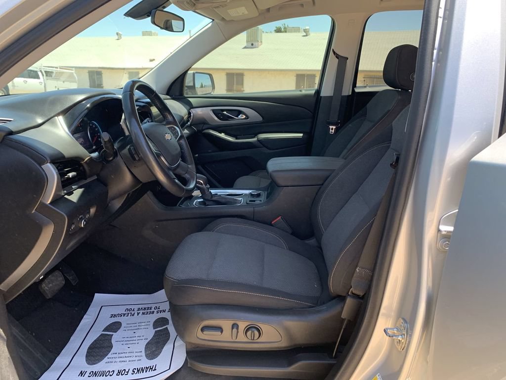 Used 2021 Chevrolet Traverse LT FWD image 17