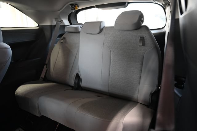 Used 2025 Toyota Sienna LE AWD/4WD image 12