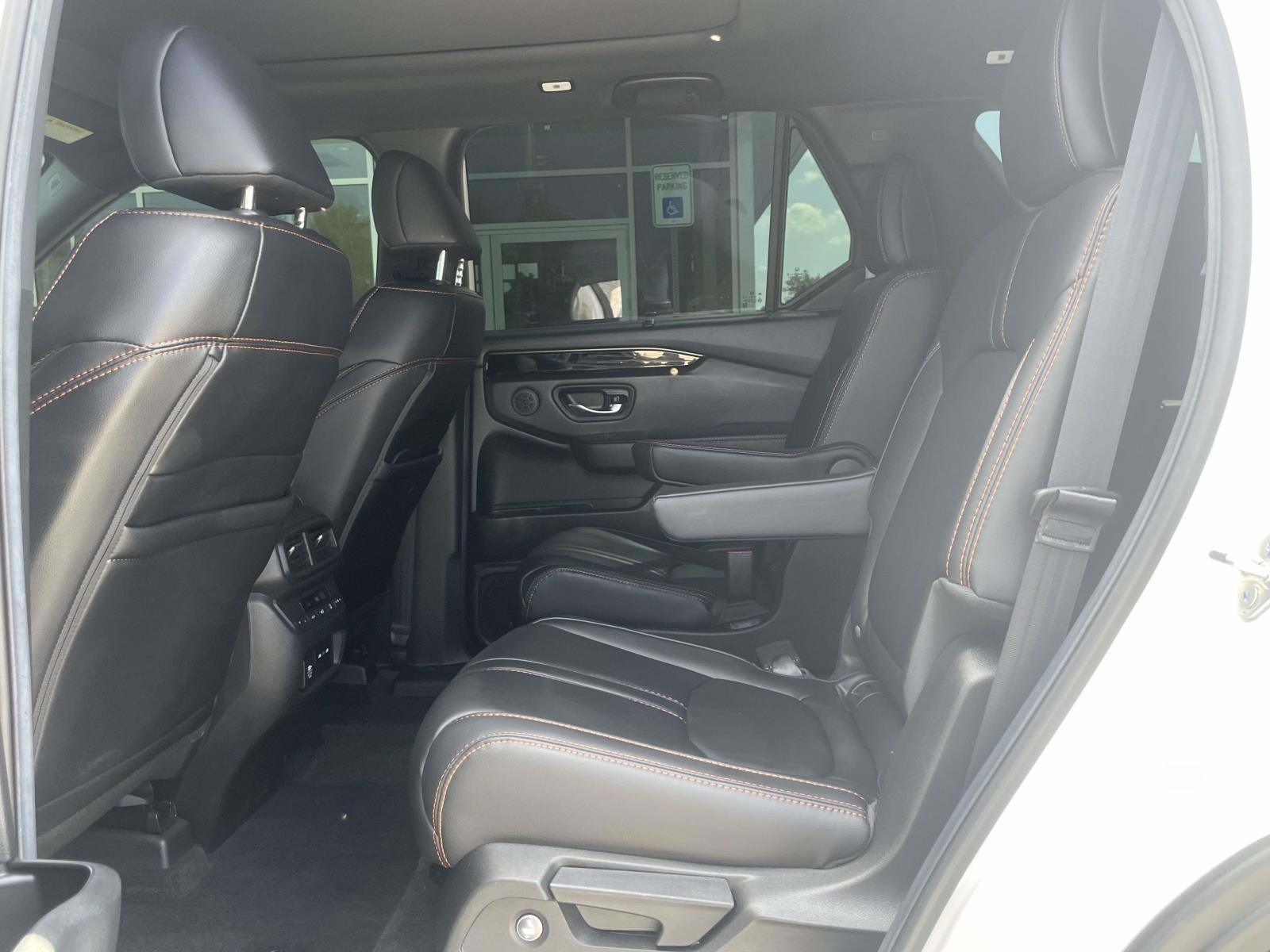 Used 2025 Honda Pilot TrailSport image 10