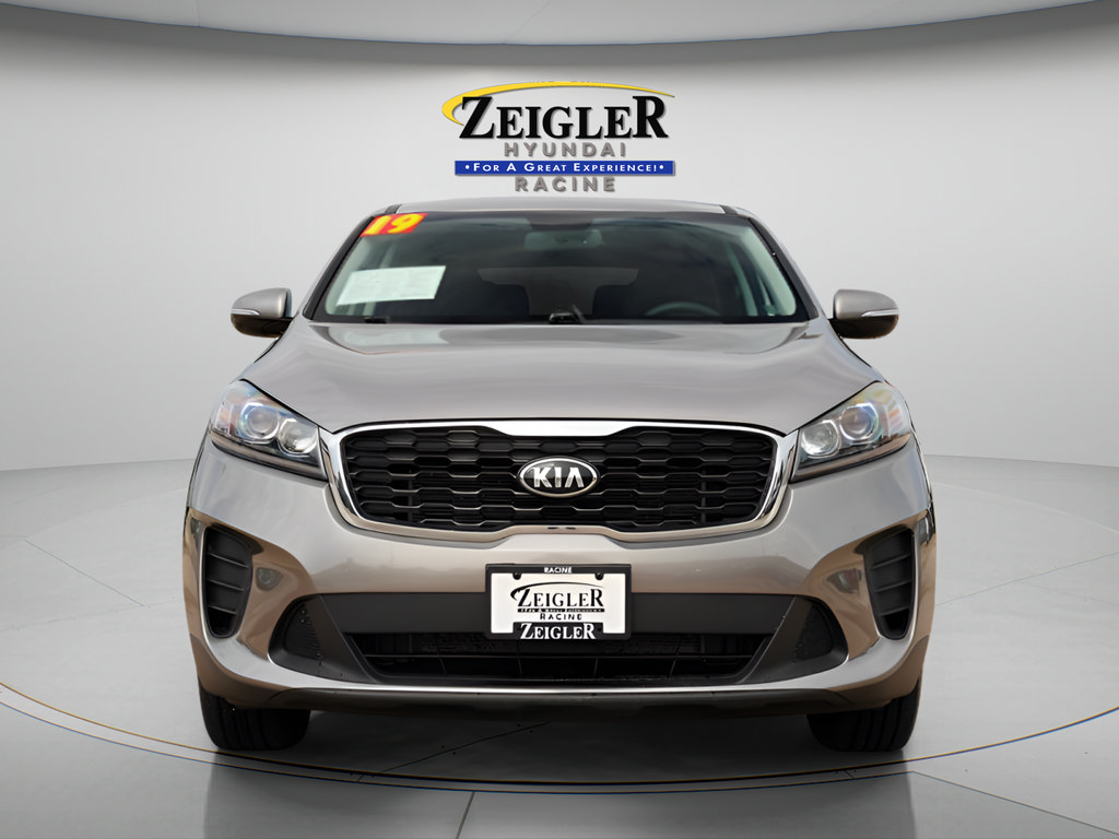Used 2019 Kia Sorento FWD V6 image 2