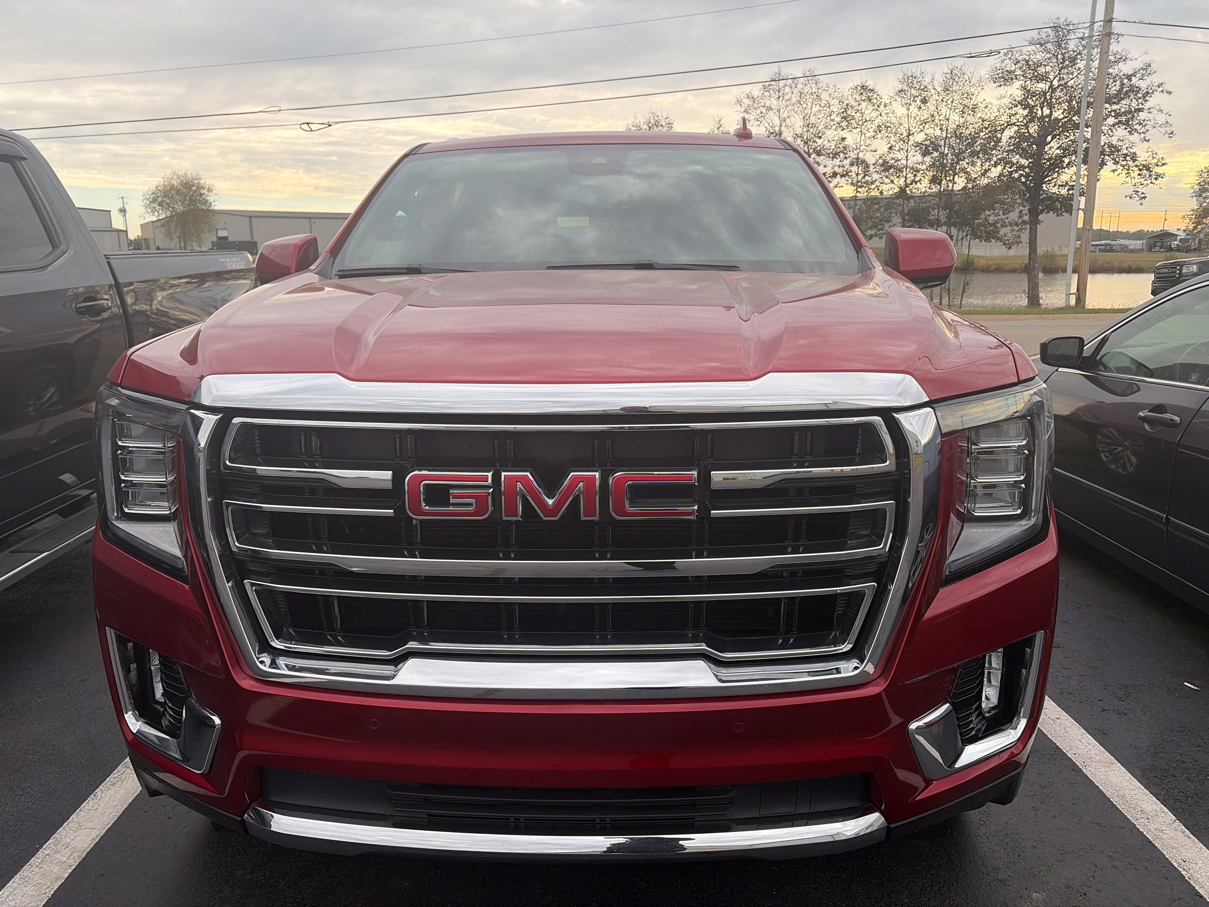 Used 2024 GMC Yukon SLT AWD/4WD image 4