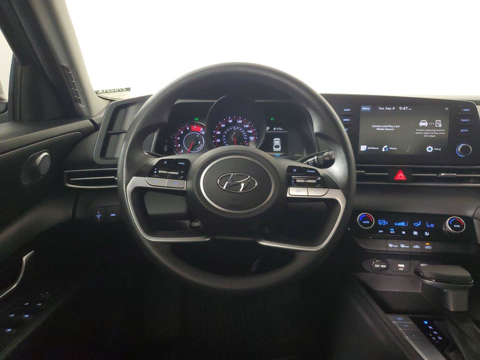Used 2023 Hyundai Elantra SEL FWD image 13