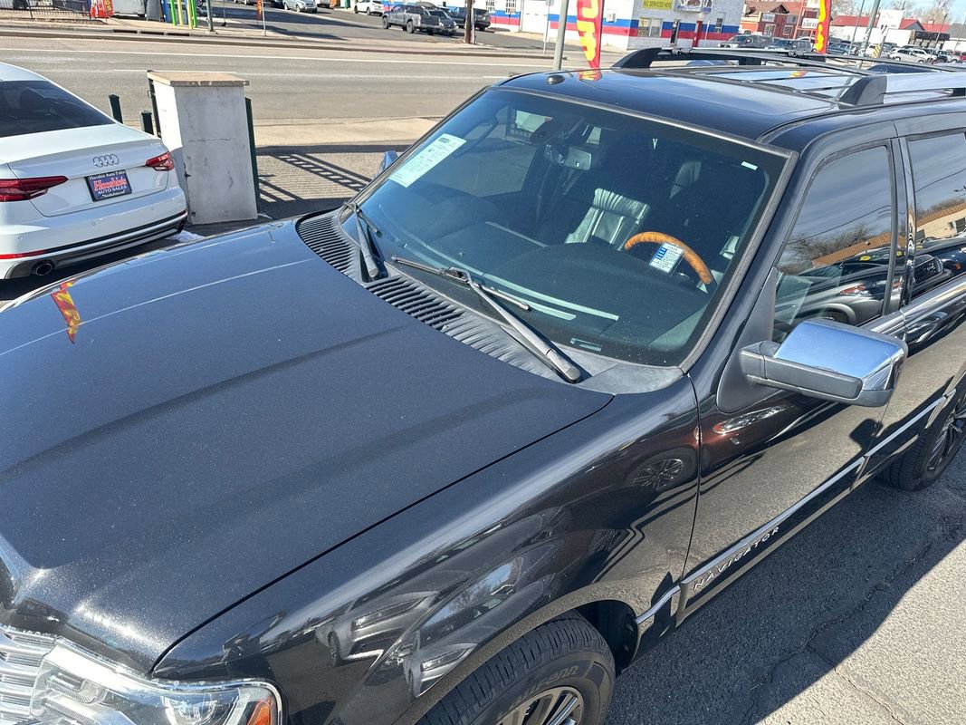 Used 2015 Lincoln Navigator image 8