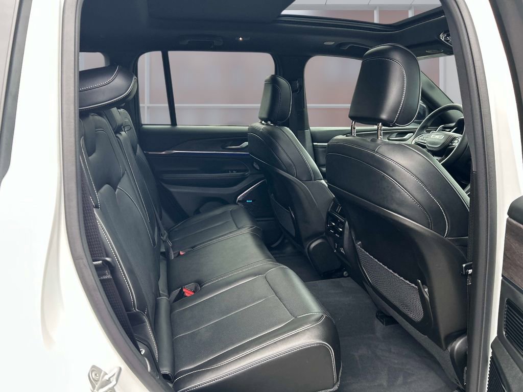 Used 2022 Jeep Grand Cherokee Overland image 16