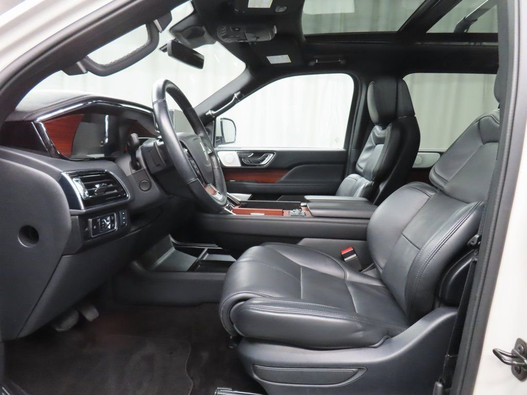 Used 2024 Lincoln Navigator Reserve w/ Equipment Group 201A image 9