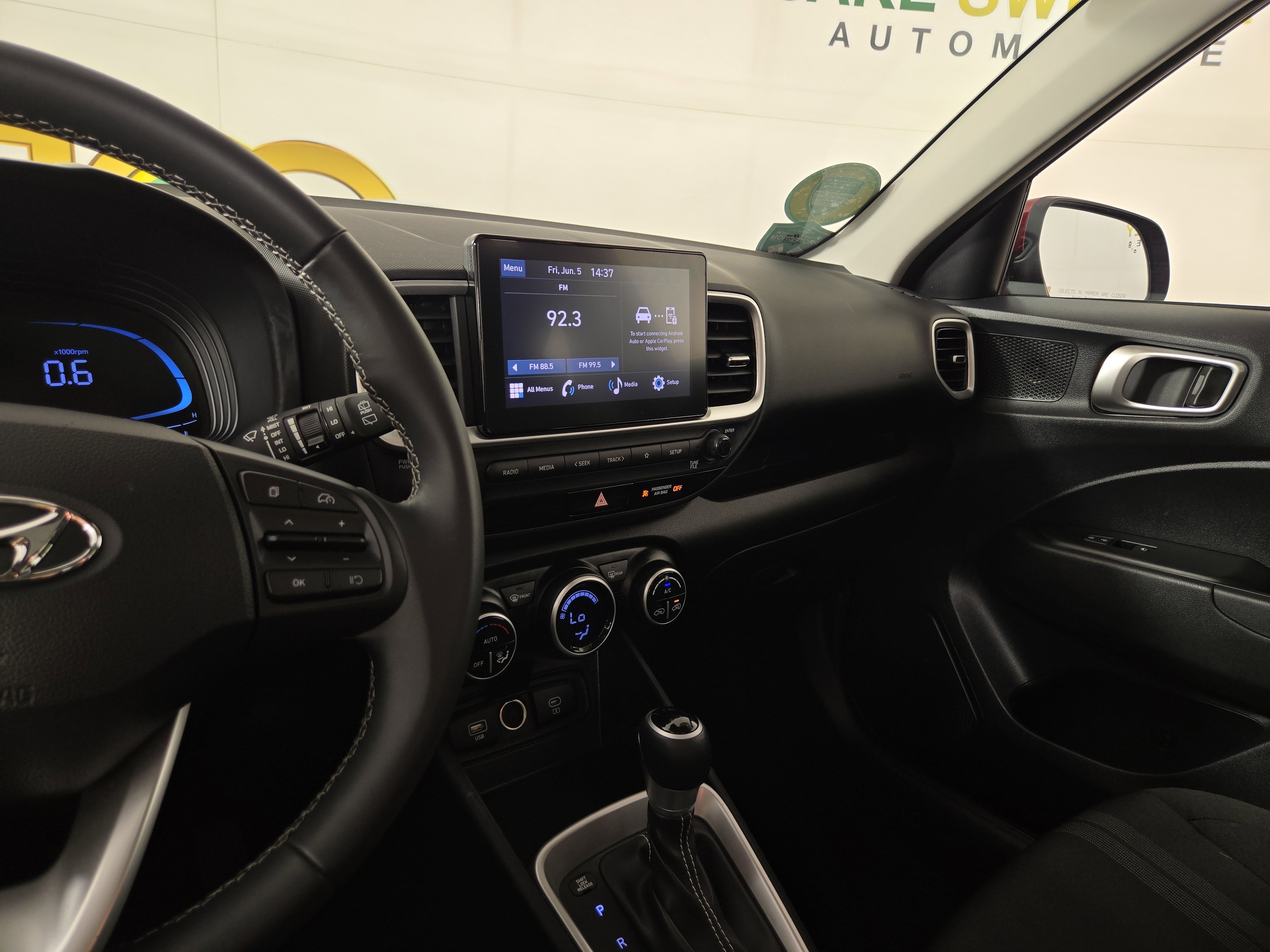 Used 2024 Hyundai Venue SEL FWD image 24
