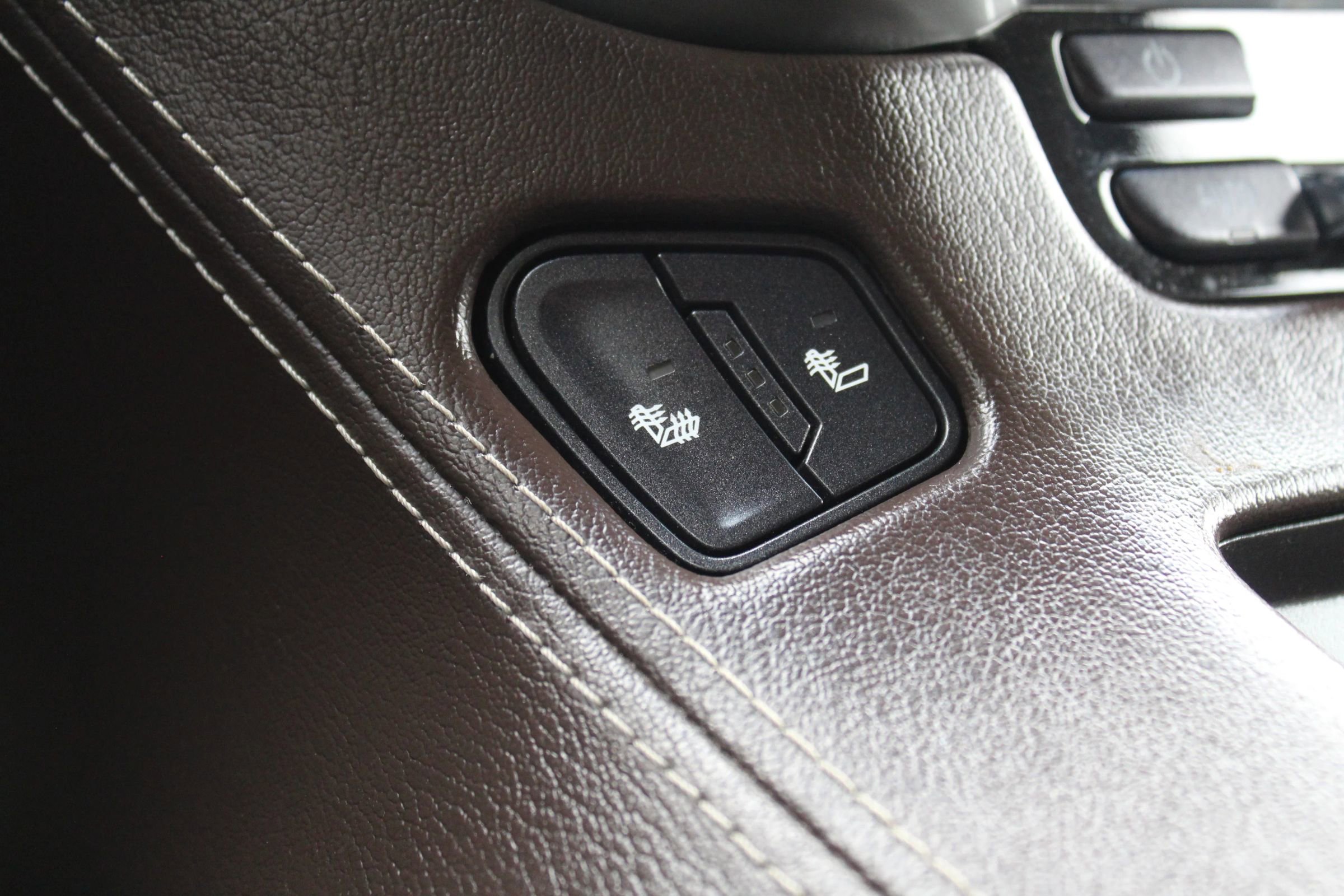 Used 2015 Chevrolet Suburban LT image 36