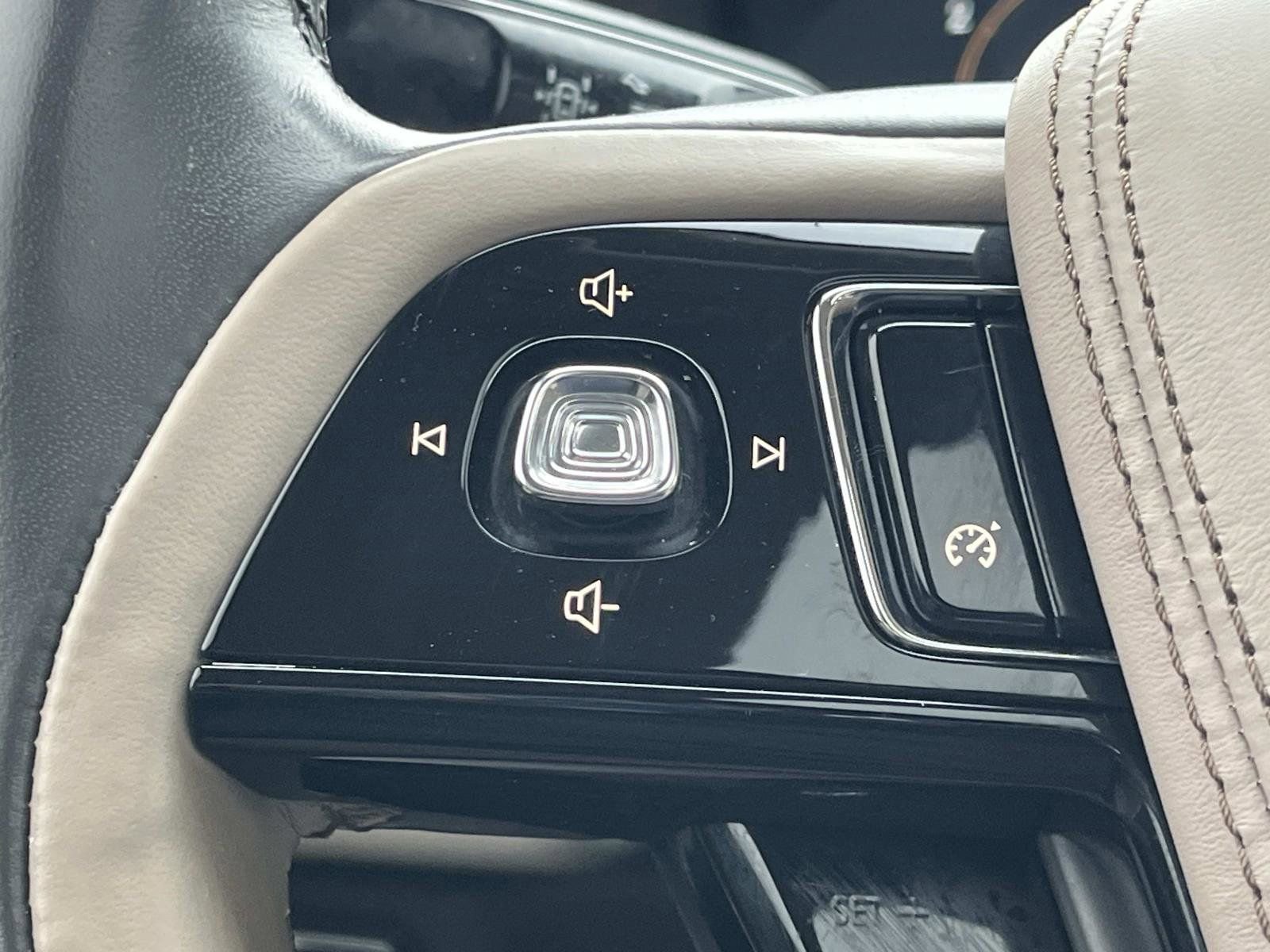 Used 2020 Lincoln Aviator Reserve w/ Elements Package Plus image 25