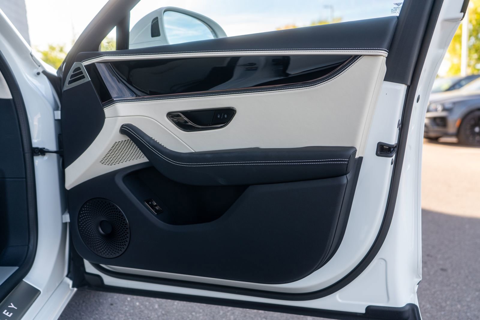 New 2026 Bentley Flying Spur Plug-In Hybrid image 43