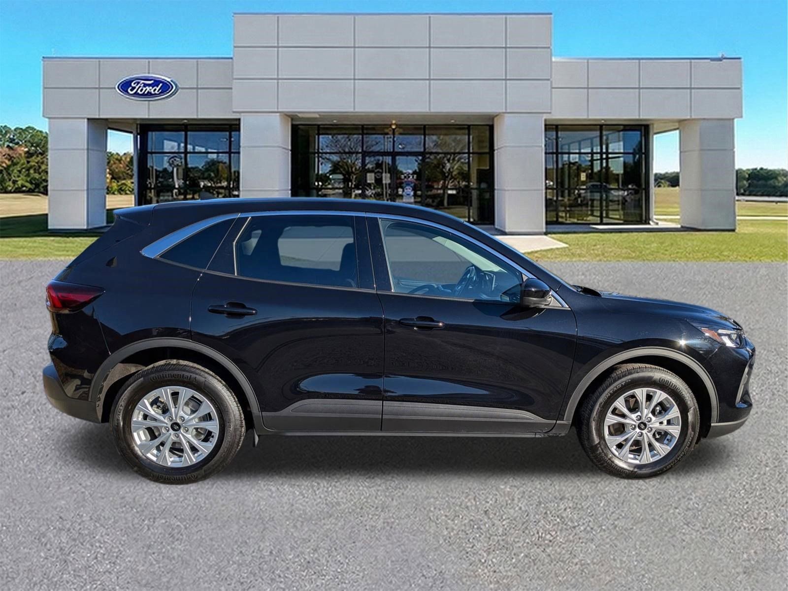 Certified 2023 Ford Escape Active w/ Tech Pack #2 image 3