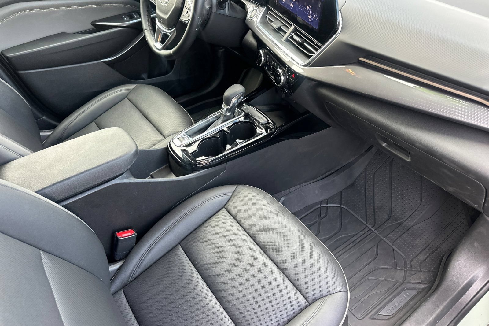 Used 2026 Chevrolet Trax ACTIV w/ Sunroof Package FWD image 19