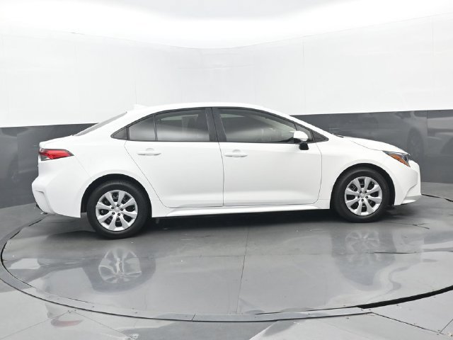 Used 2025 Toyota Corolla LE FWD image 2