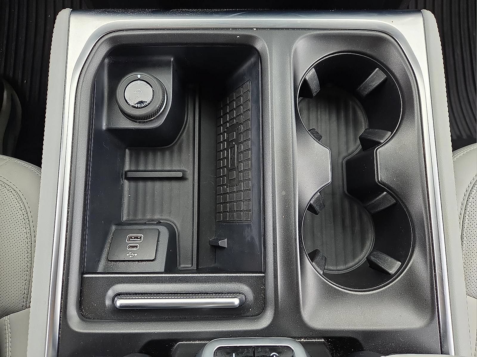 Used 2025 Ford Expedition Platinum w/ Driver's Package AWD/4WD image 19