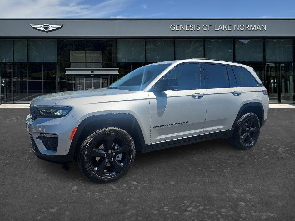 Used 2024 Jeep Grand Cherokee Limited w/ Luxury Tech Group II AWD/4WD image 1