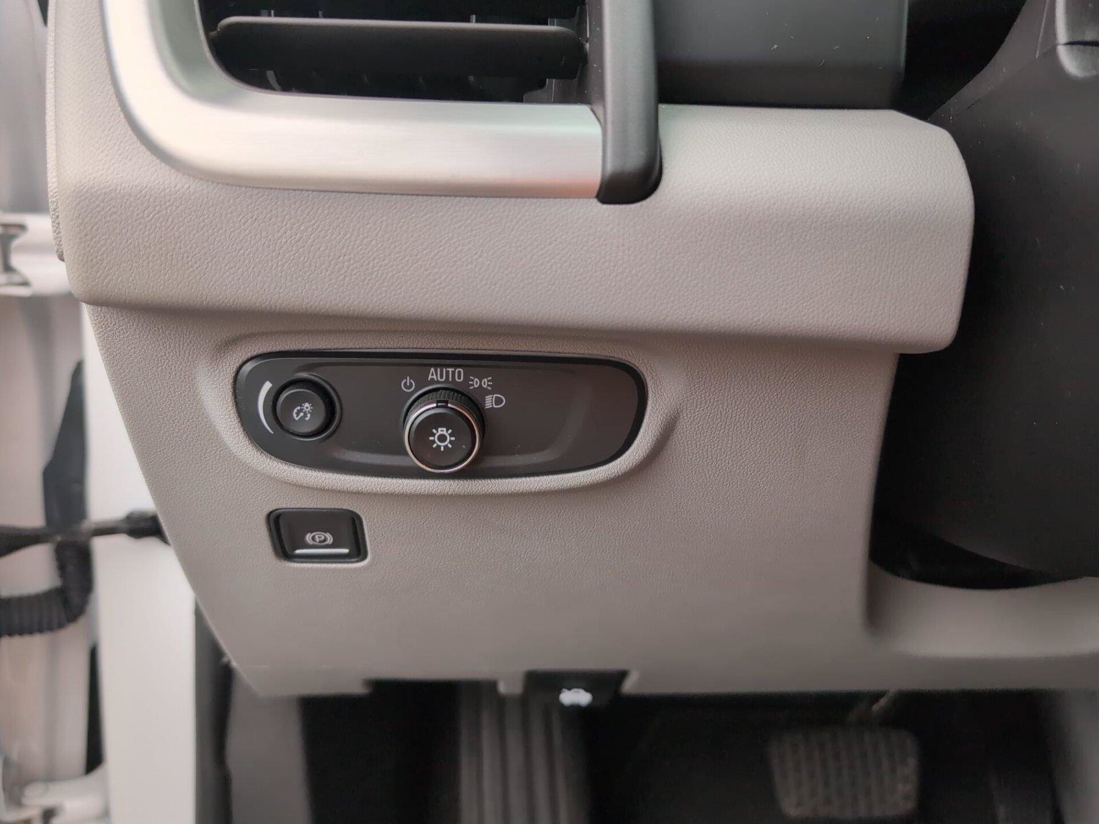 Used 2024 GMC Terrain SLE FWD image 28