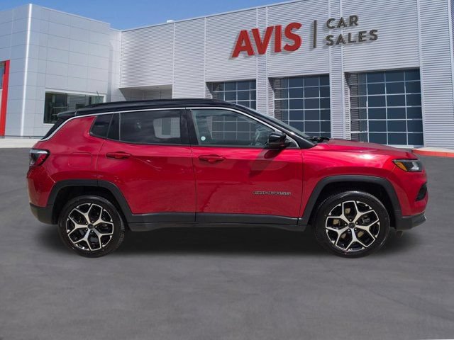 Used 2025 Jeep Compass Limited AWD/4WD image 5