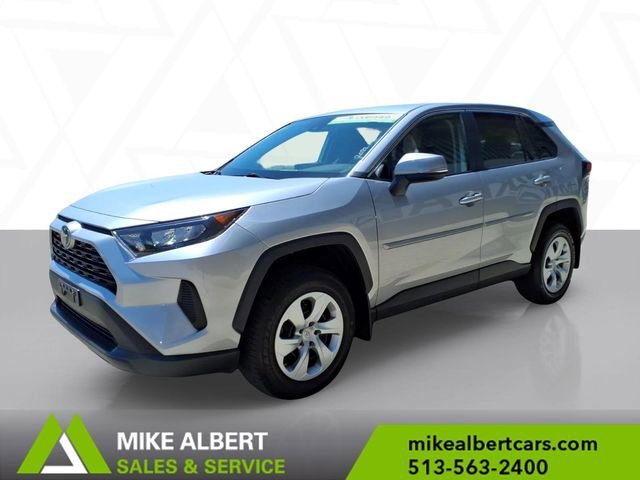 Used 2022 Toyota RAV4 LE FWD image 3
