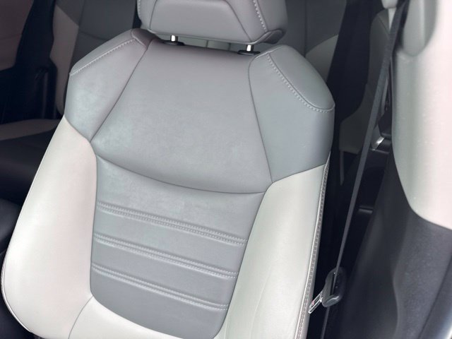 Used 2021 Toyota RAV4 XLE Premium FWD image 10