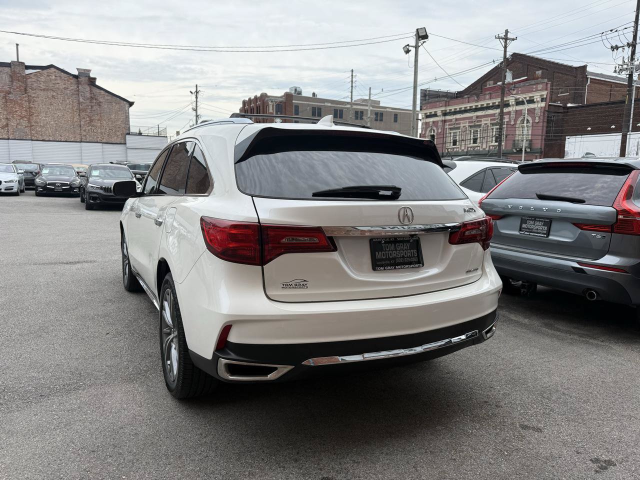 Used 2017 Acura MDX w/ Technology Package AWD/4WD image 4