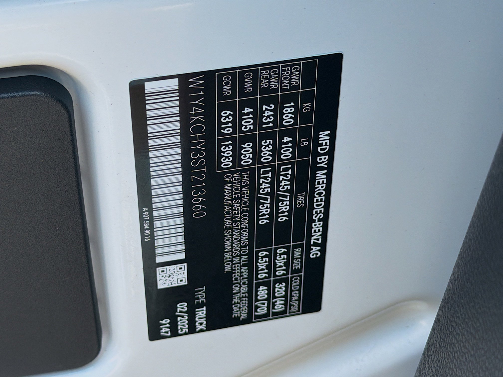 Used 2025 Mercedes-Benz Sprinter 2500 image 28