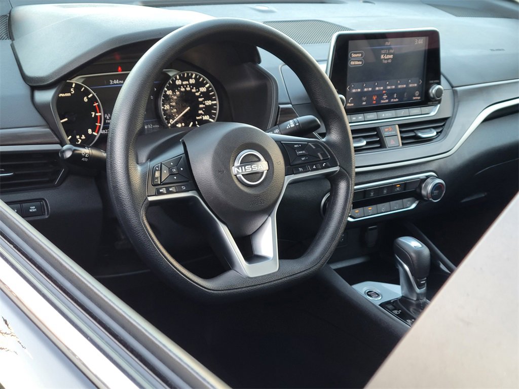 Used 2024 Nissan Altima 2.5 SV image 3
