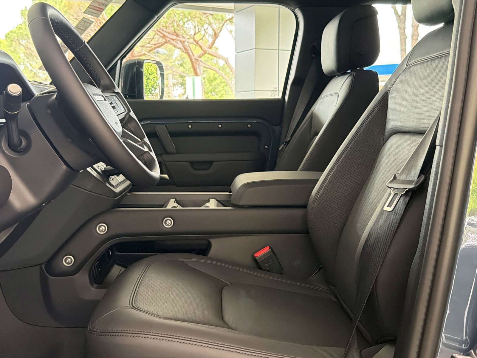 New 2026 Land Rover Defender 110 X-Dynamic SE AWD/4WD image 5