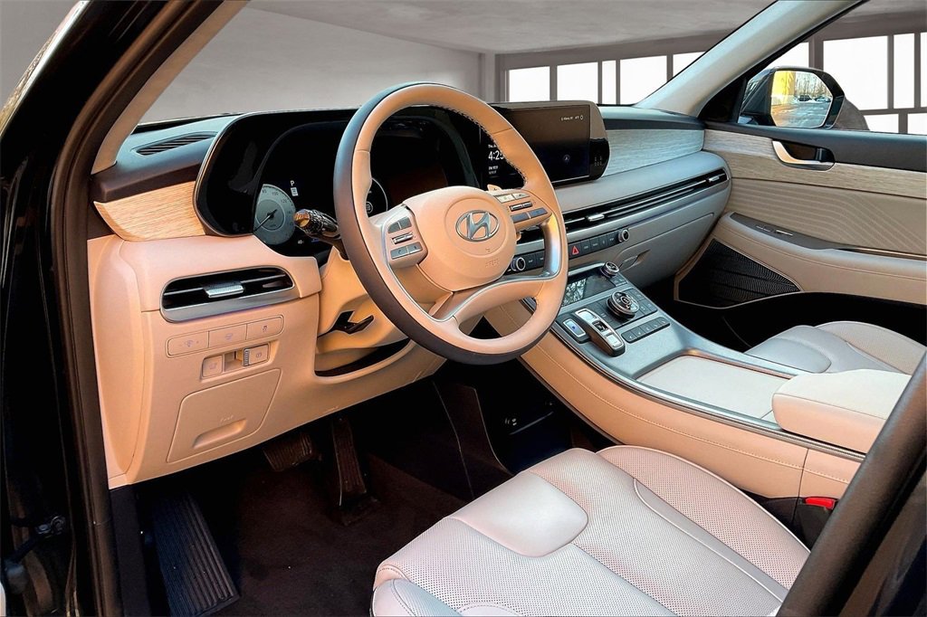 Used 2024 Hyundai Palisade Calligraphy image 17