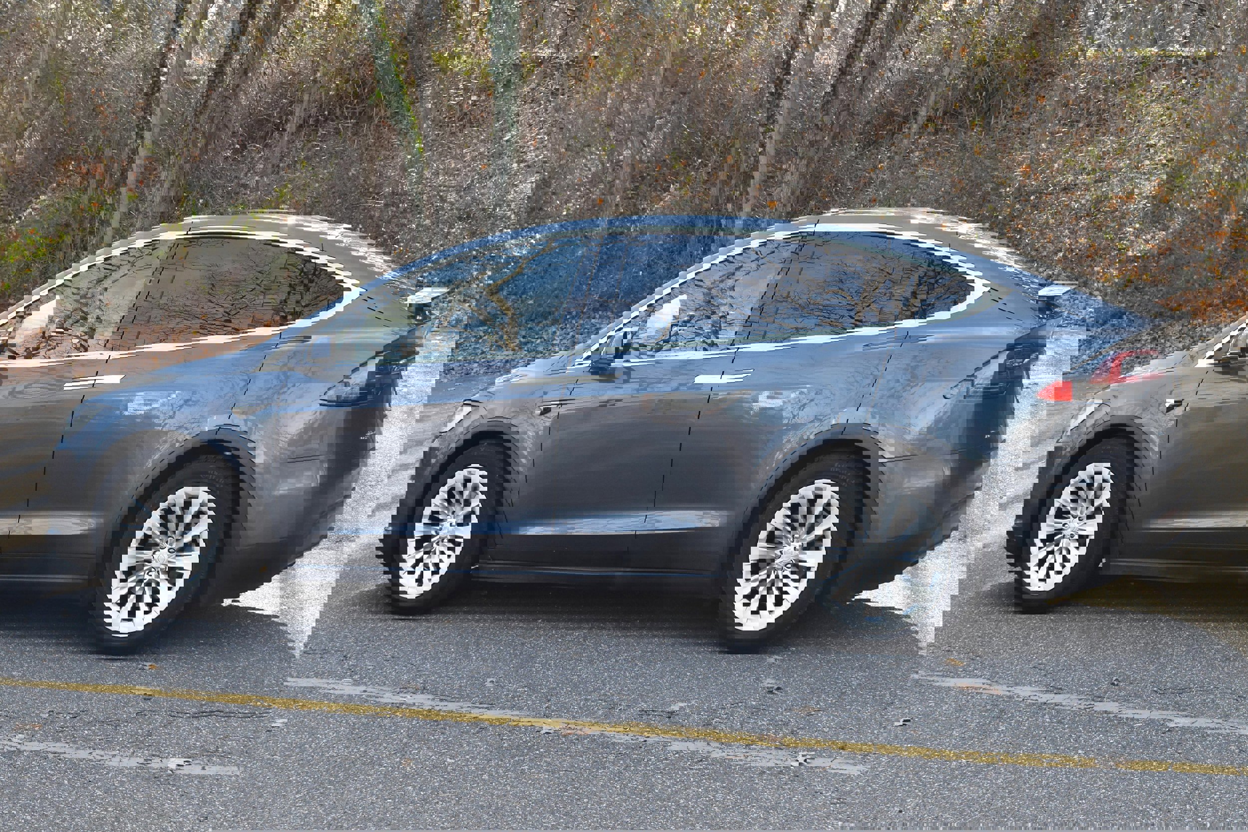 Used 2018 Tesla Model X 75D image 5