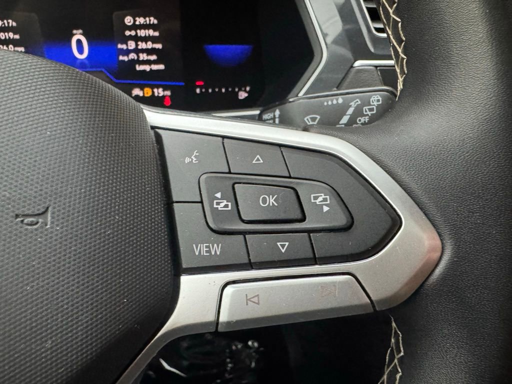 Used 2023 Volkswagen Tiguan SE w/ Panoramic Sunroof Package image 17