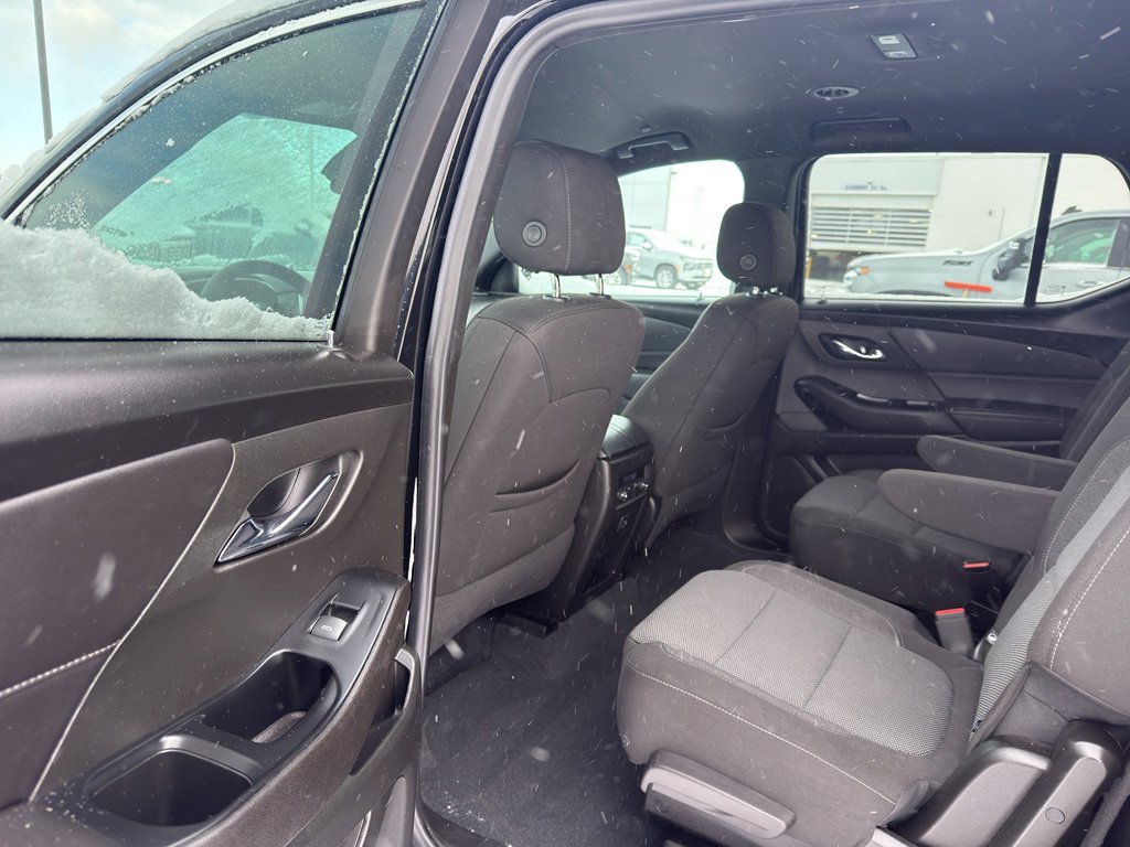 Used 2023 Chevrolet Traverse LT image 30