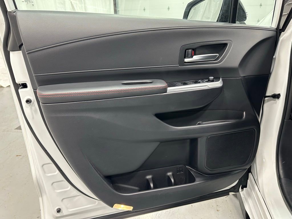 Used 2025 Toyota Sienna XSE image 8