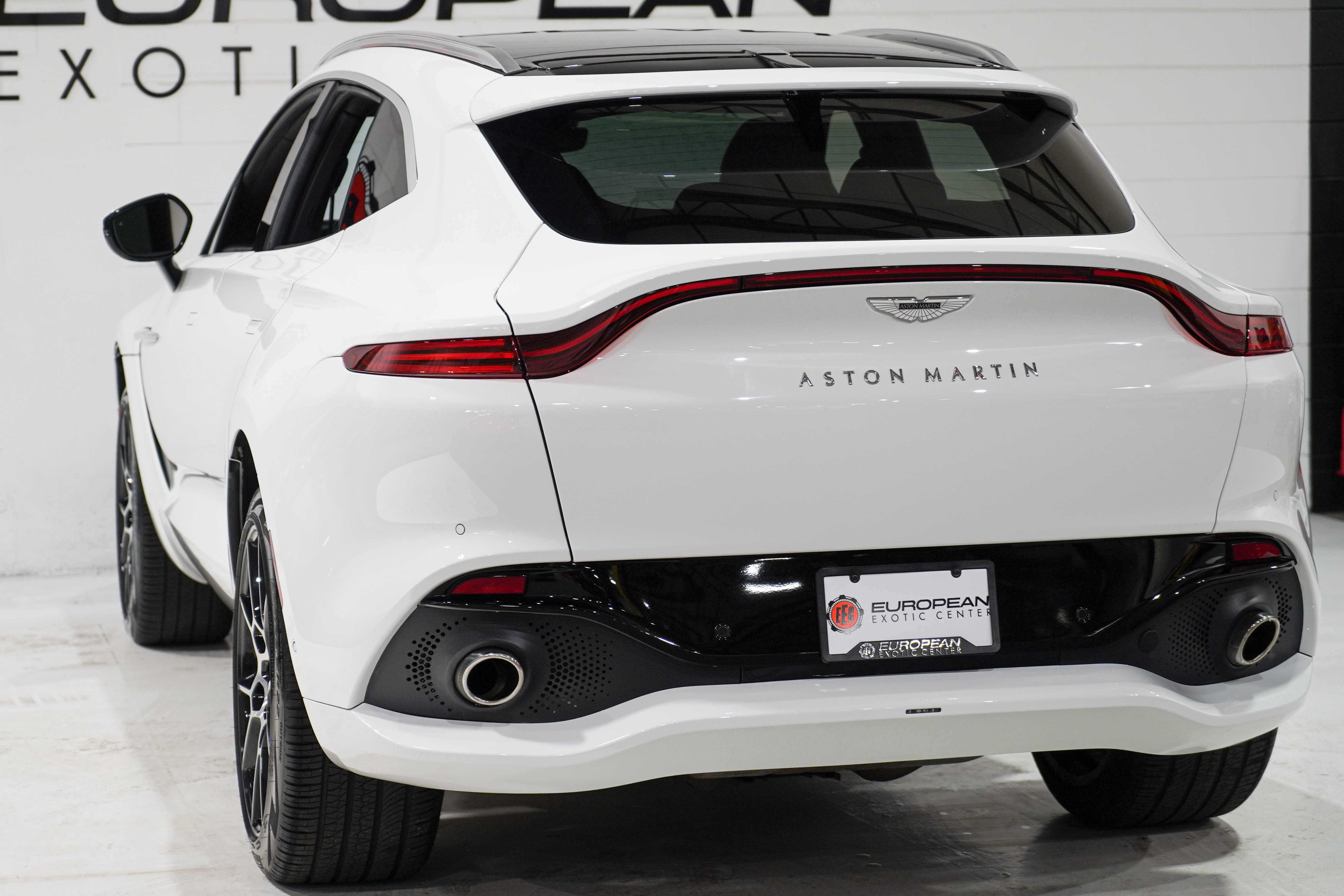 Used 2022 Aston Martin DBX AWD/4WD image 37