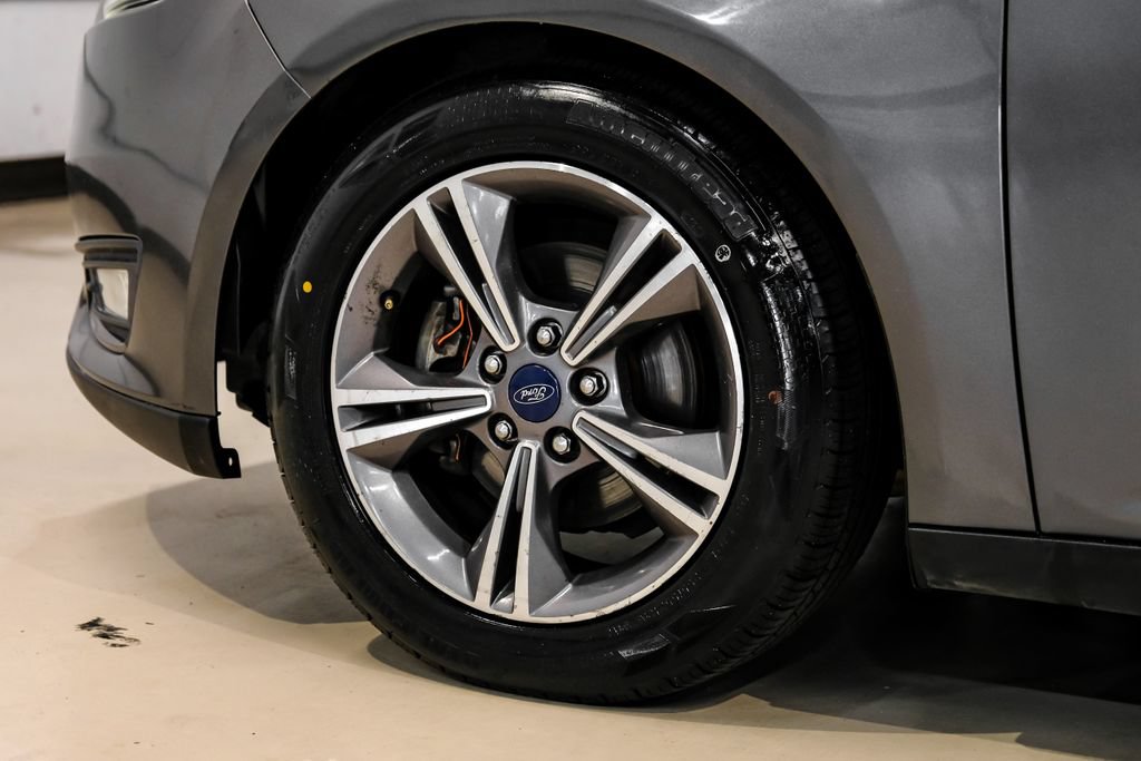 Used 2018 Ford Focus SE w/ SE Appearance Package FWD image 60