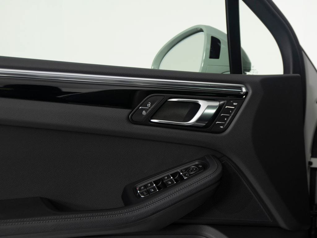 New 2026 Porsche Macan AWD/4WD image 20