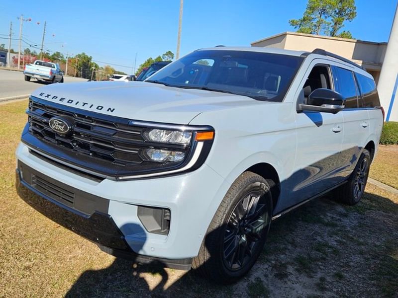 New 2025 Ford Expedition Platinum w/ Stealth Performance Package image 3