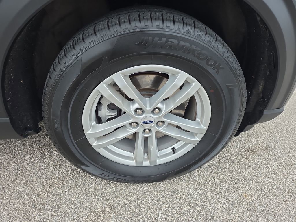 Used 2023 Ford Explorer XLT w/ Equipment Group 202A image 9