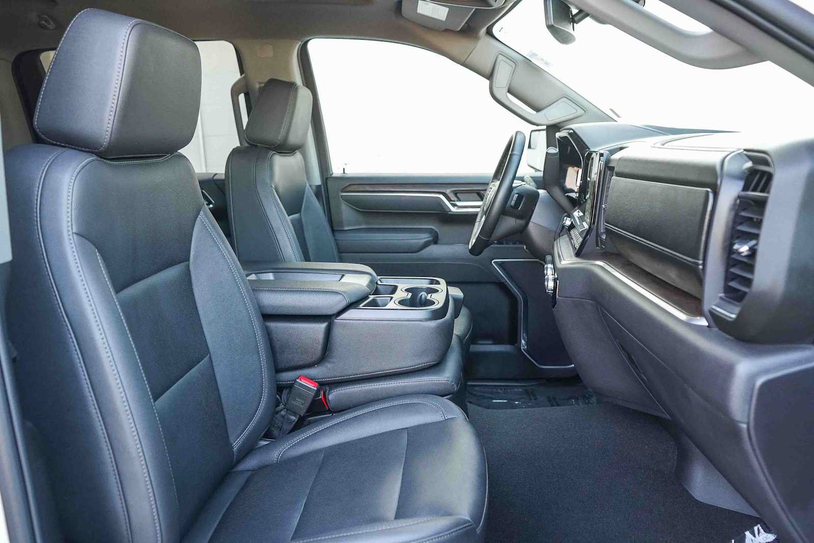 Used 2026 GMC Sierra 1500 SLT RWD image 16