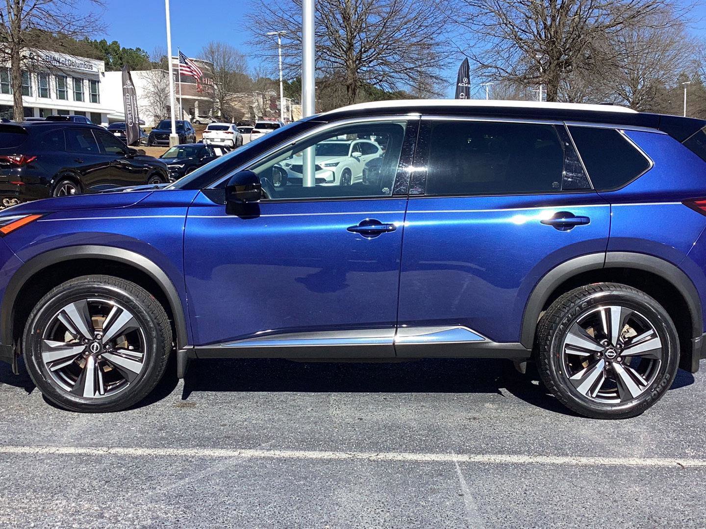 Used 2023 Nissan Rogue Platinum image 3