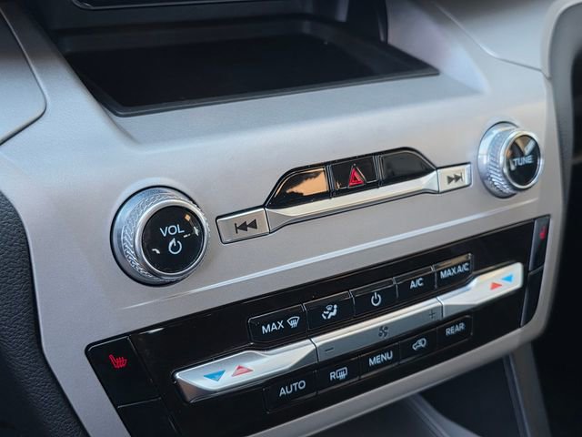 Used 2023 Ford Explorer XLT image 22