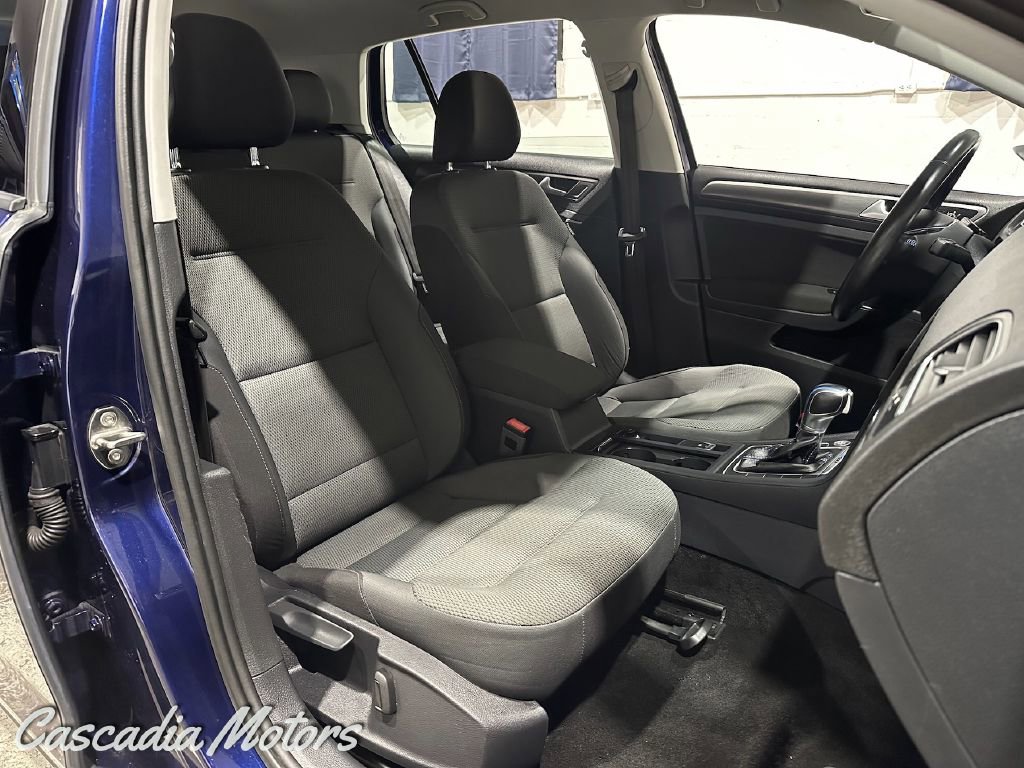 Used 2019 Volkswagen e-Golf SE w/ Driver Assistance Package image 12