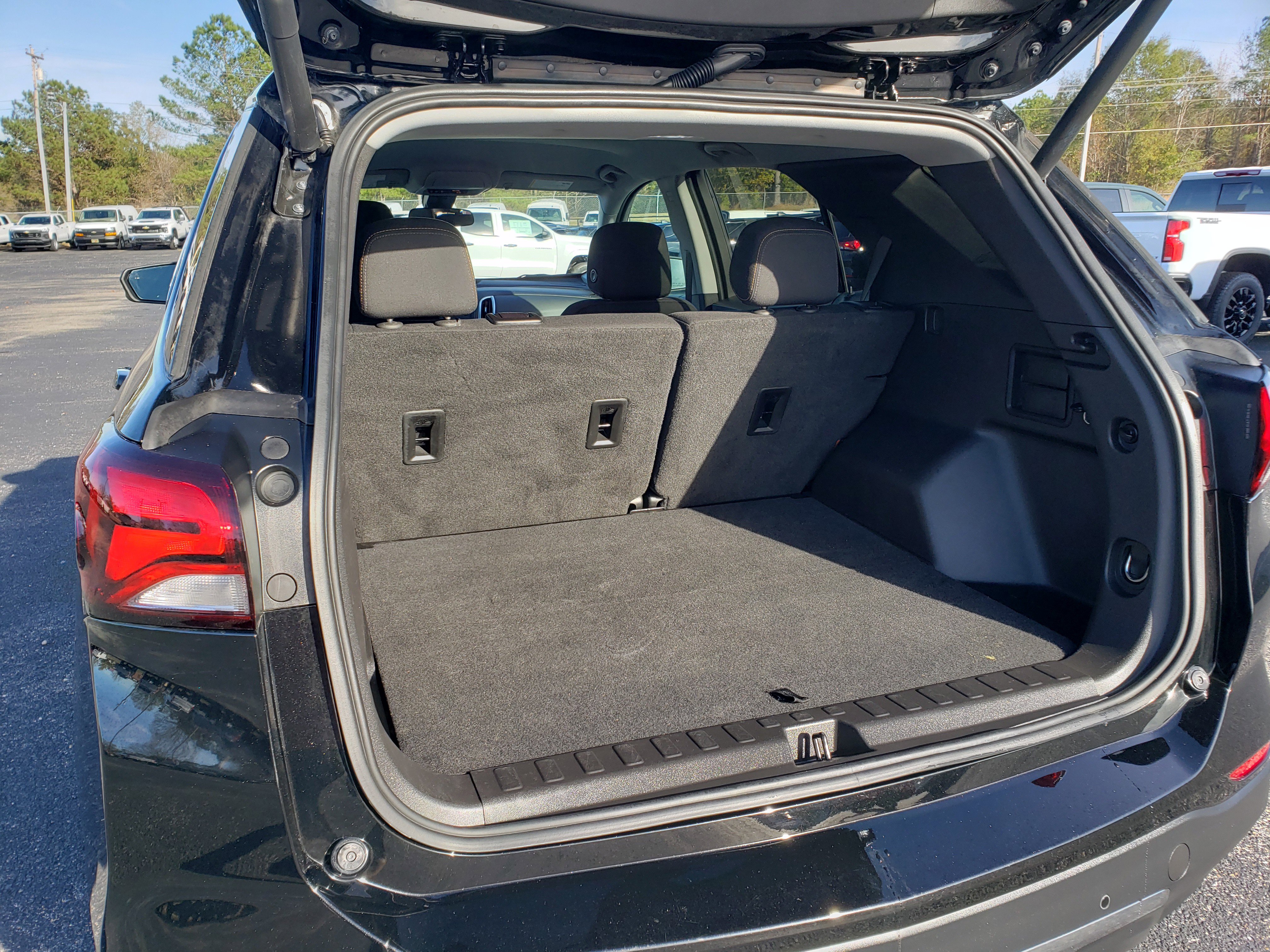 New 2022 Chevrolet Equinox LT w/ Driver Convenience Package image 10