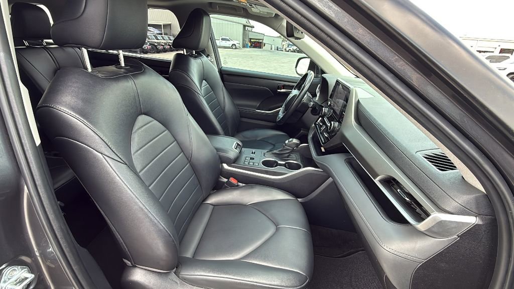 Used 2023 Toyota Highlander XLE image 30