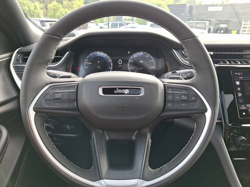 New 2025 Jeep Grand Cherokee Altitude AWD/4WD image 9