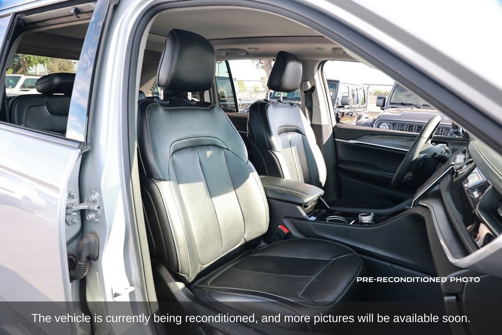 Used 2022 Jeep Grand Cherokee Limited 4xe w/ Luxury Tech Group II AWD/4WD image 15