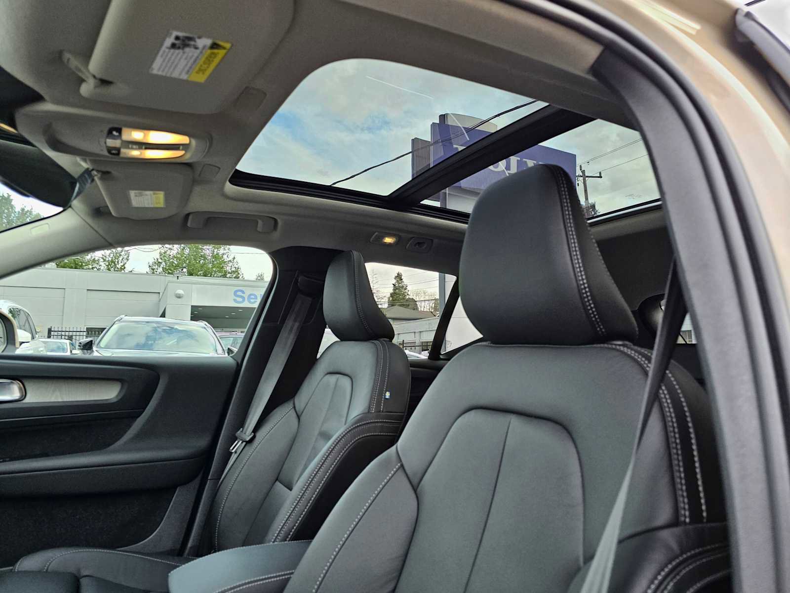 New 2025 Volvo XC40 B5 Ultra w/ Climate Package image 26