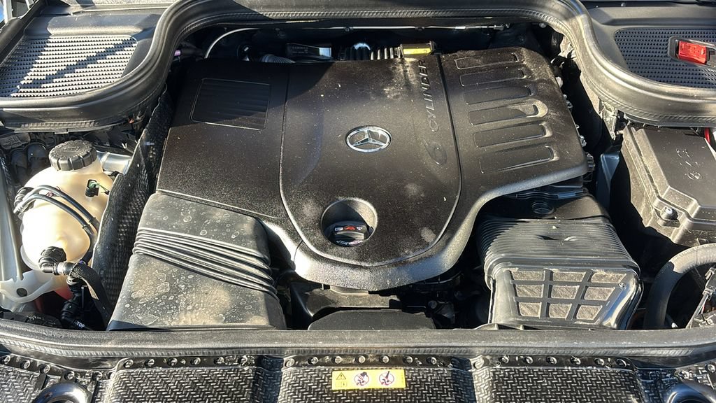 Used 2025 Mercedes-Benz GLS 450 4MATIC image 32