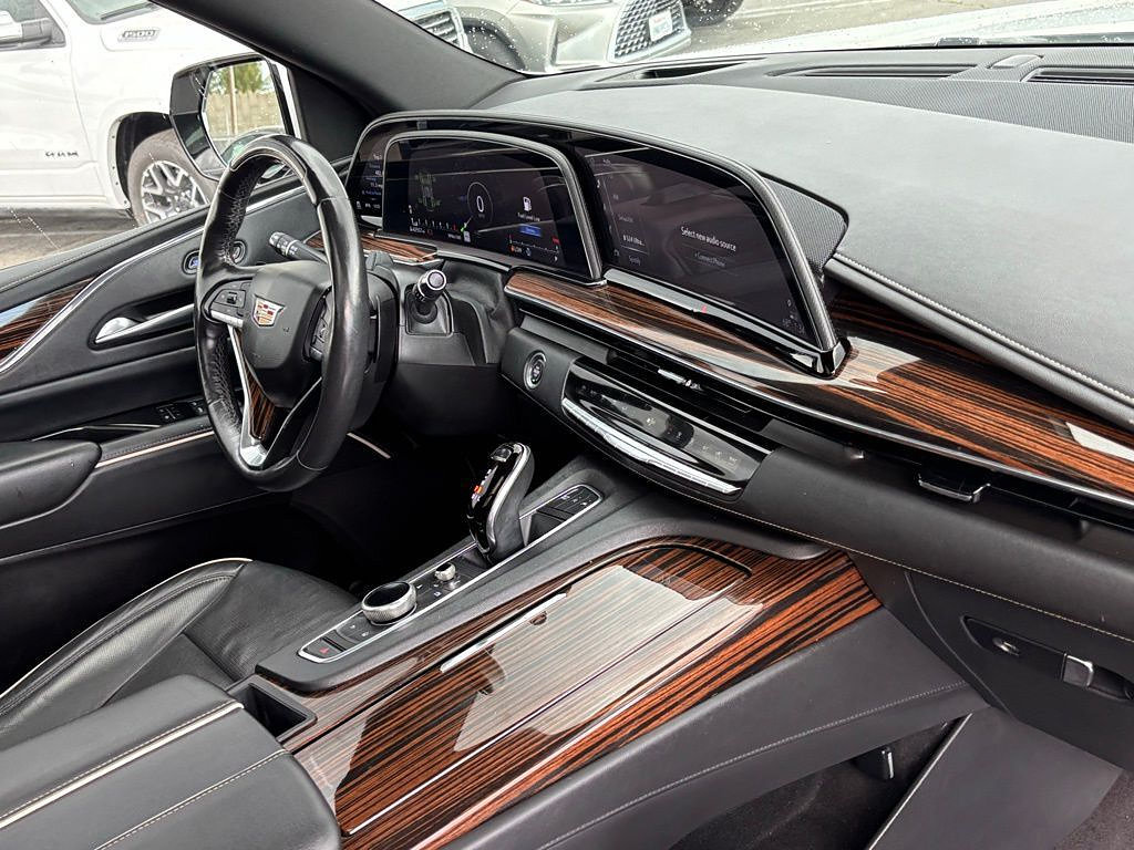 Used 2024 Cadillac Escalade ESV Premium Luxury AWD/4WD image 34