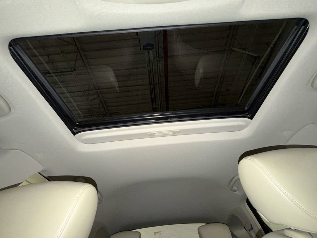 Used 2016 INFINITI QX50 AWD w/ Deluxe Touring Package image 16