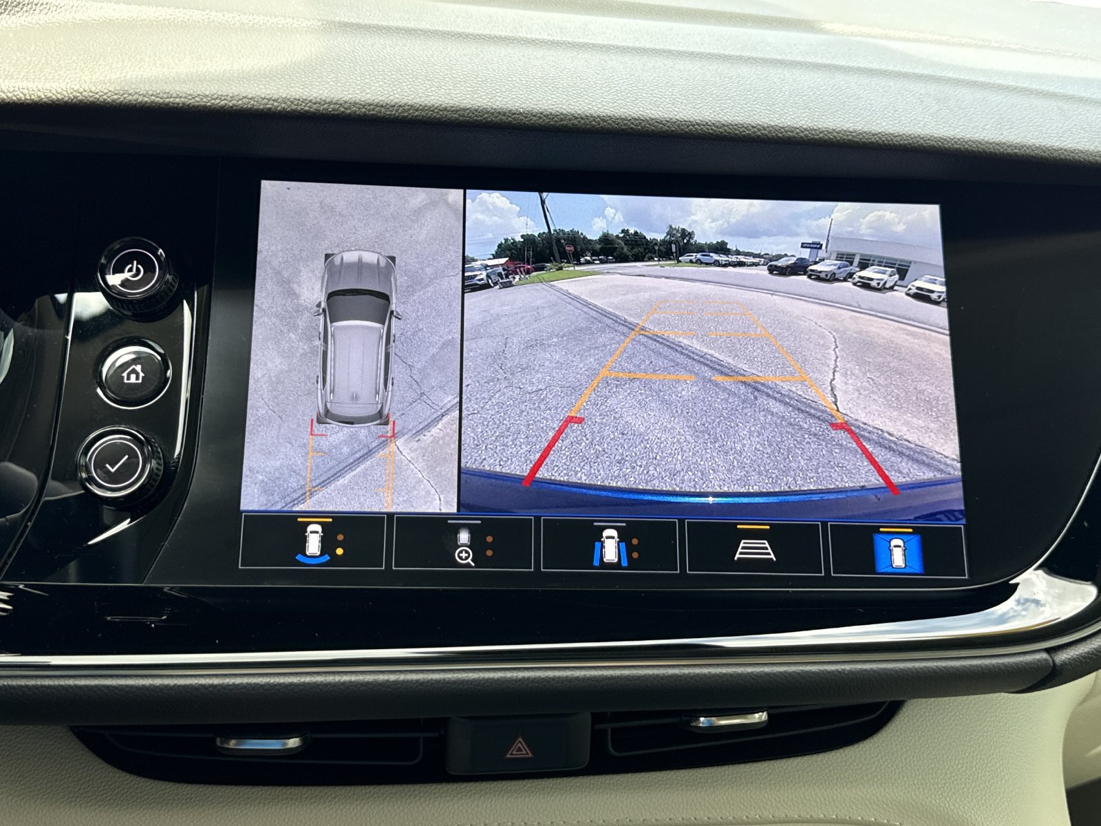 Used 2022 Buick Envision Avenir w/ Technology Package II FWD image 18